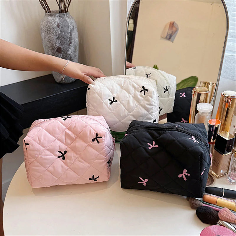 Necessaire Feminina com Laço Bordado