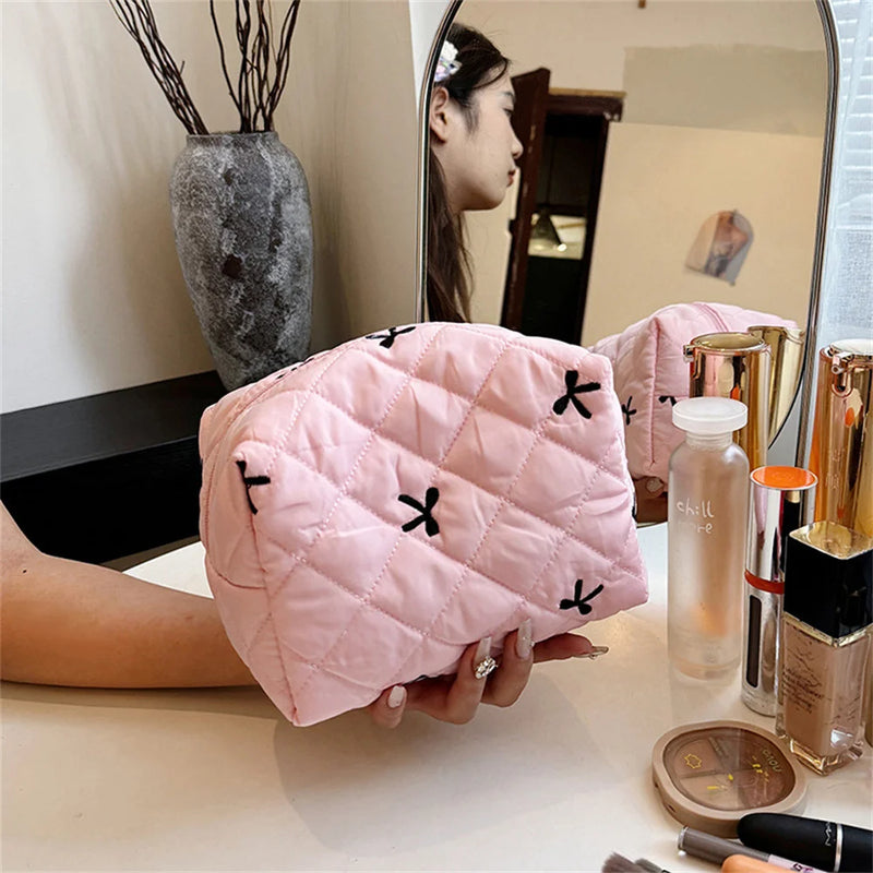 Necessaire Feminina com Laço Bordado